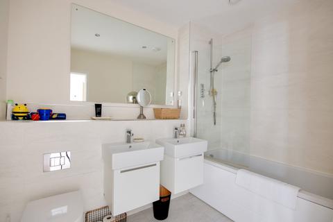 56 Almansa Way, Lymington, SO41 9PY