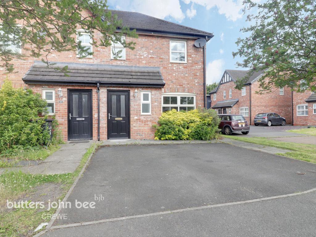 Farrier Court, Crewe 3 bed end of terrace house £180,000