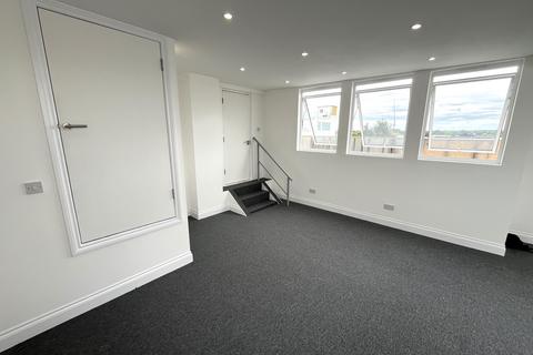 2 bedroom apartment to rent, Great West Road, Brentford TW8