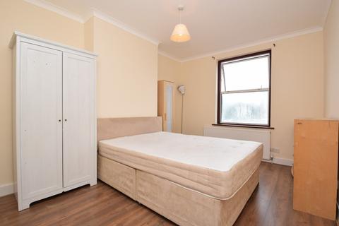2 bedroom maisonette to rent, Welldon Crescent, Harrow HA1
