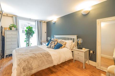 9b Sylvan Hill, London, SE19 2QB