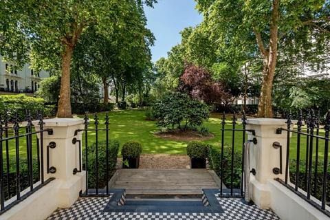 2 bedroom flat for sale, Kensington Gardens Square, Bayswater