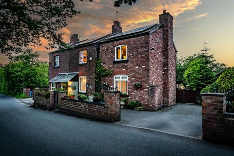 3 bedroom semi-detached house for sale, Dobbinetts Lane, Manchester, Greater Manchester, M23 9NB