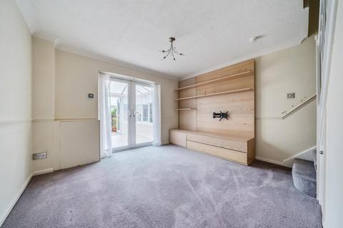 2 bedroom semi-detached house to rent, Farmington Drive,  Witney,  OX28