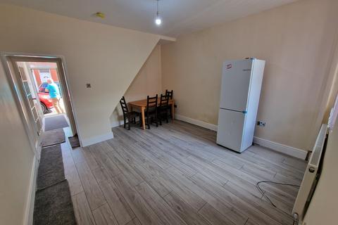 3 bedroom terraced house to rent, Smart Street, Longsight M12 4NX