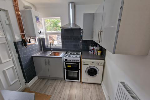 3 bedroom terraced house to rent, Smart Street, Longsight M12 4NX