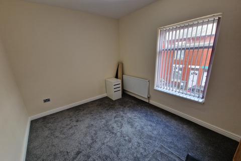 3 bedroom terraced house to rent, Smart Street, Longsight M12 4NX