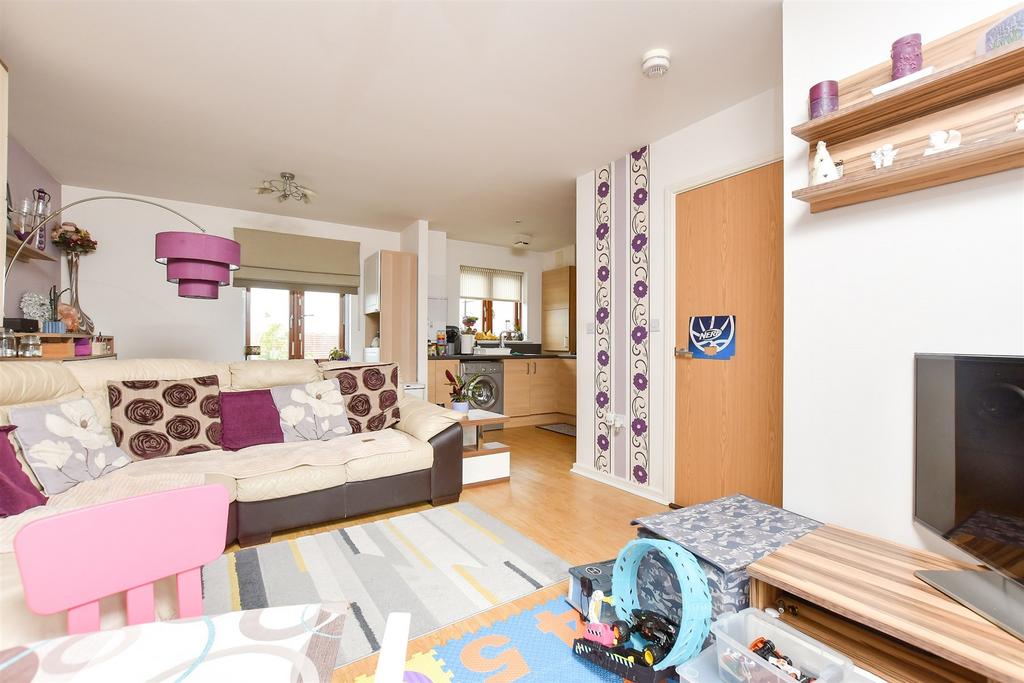 Lounge/Dining Area