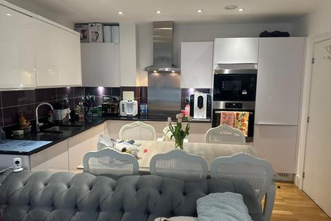 undefined, 2 Bedroom Modern Apartment For Rent in Cityview Point, E14