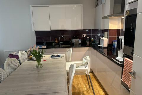undefined, 2 Bedroom Modern Apartment For Rent in Cityview Point, E14