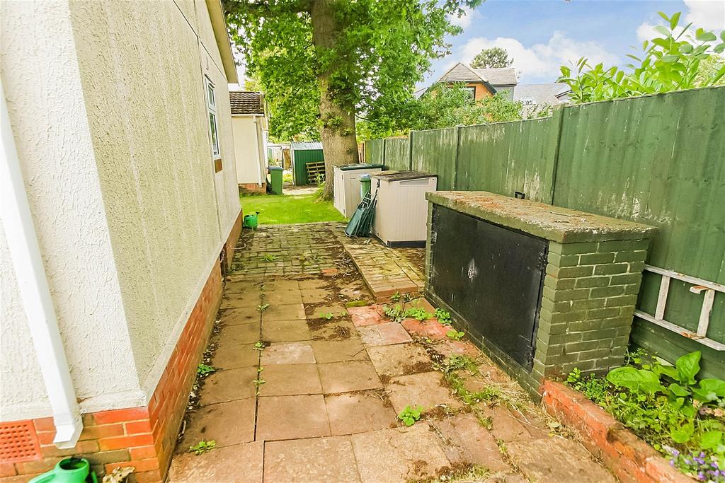 London Road, West Kingsdown, Kent 2 bed park home for sale - £140,000