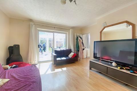 3 bedroom end of terrace house to rent, Maygoods Green, UXBRIDGE, Middlesex