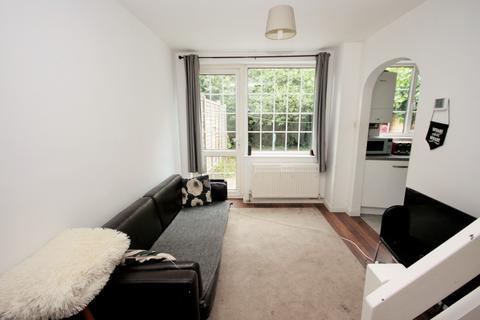 4 bedroom cottage to rent, Lindley Street, E1 3AZ