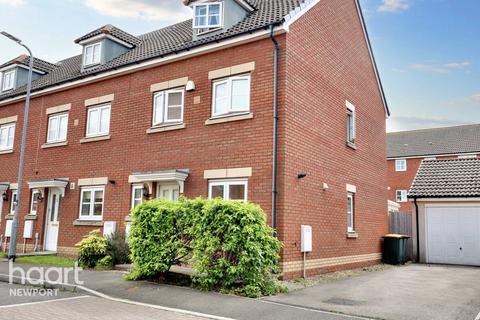 3 bedroom end of terrace house for sale, Amelia Close, Newport