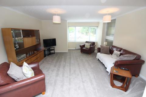 3 bedroom semi-detached house to rent, Knolls Close, Worcester Park KT4