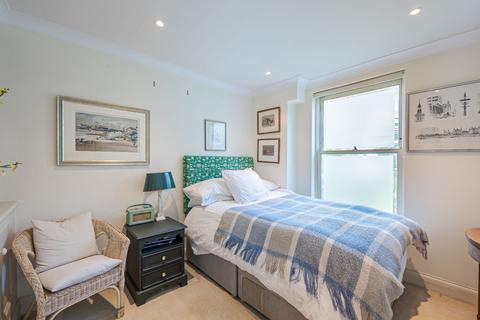 5 Radley Mews, London, W8 6JP