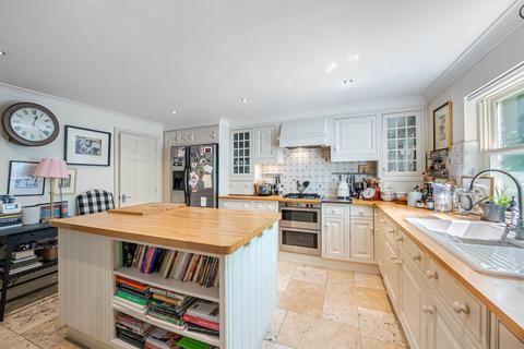 5 Radley Mews, London, W8 6JP