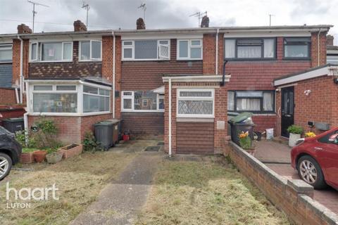 4 bedroom terraced house to rent, Easingwold Gardens, Luton