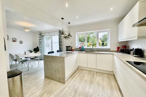 4 bedroom detached house for sale, Broadstone