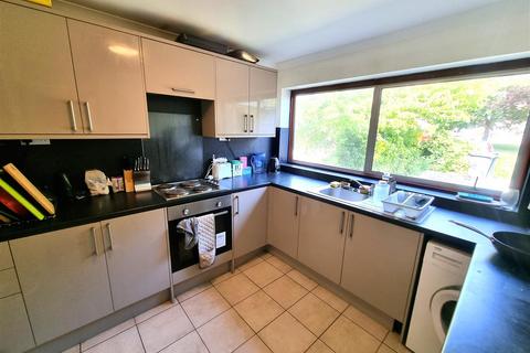 4 bedroom semi-detached house to rent, St Michaels Place, Canterbury