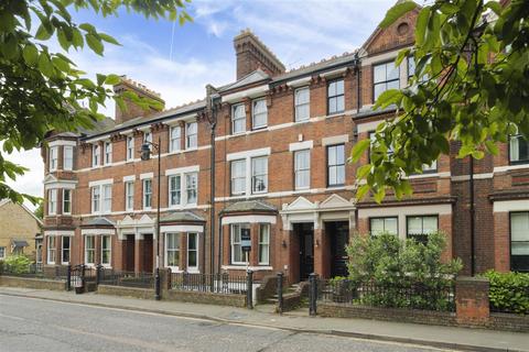 5 bedroom terraced house for sale, South Road, Faversham