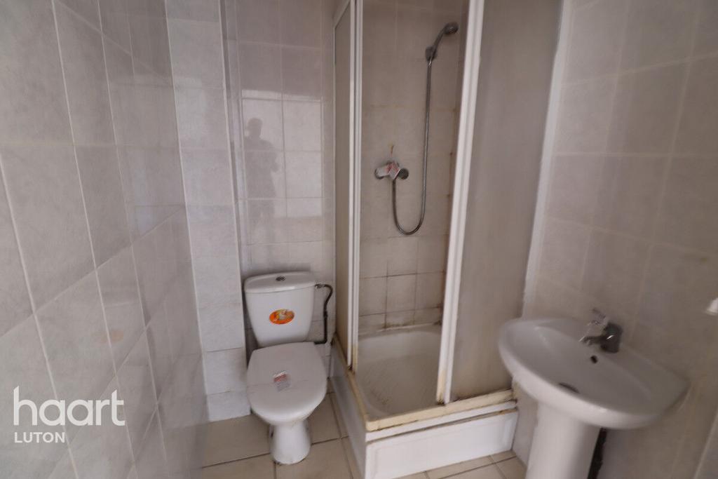Biscot Road, Luton 1 bed apartment for sale £60,000
