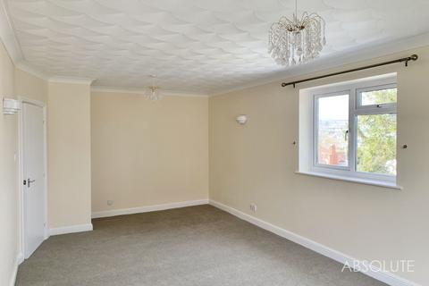 2 bedroom flat to rent, Cleveland Road, Pinewood Court, TQ4