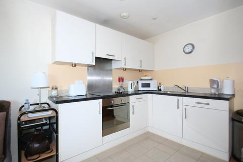 Studio to rent, Greyhound Hill, London, NW4