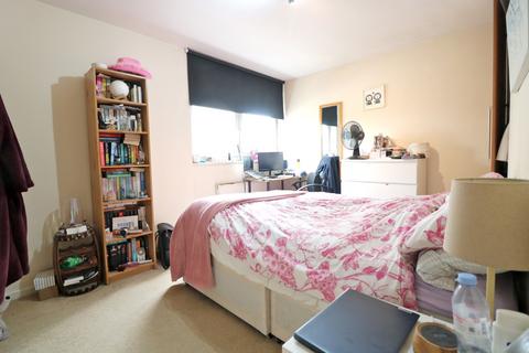 3 bedroom flat to rent, Bloomsbury Close, London, W5