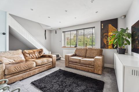 2 bedroom flat for sale, High Street, Gerrards Cross SL9