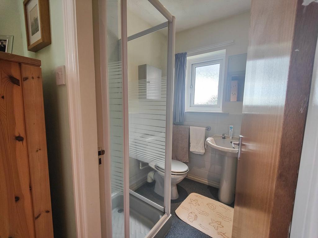 En suite to Bedroom 1