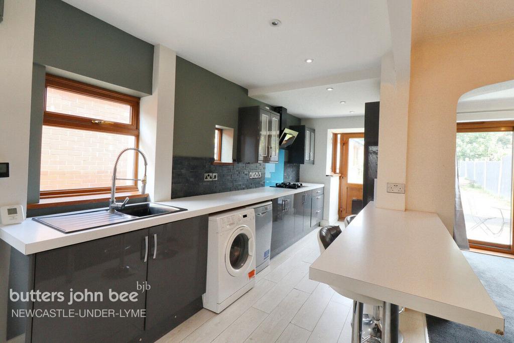 Road West, Porthill, Newcastle 3 bed semidetached house for