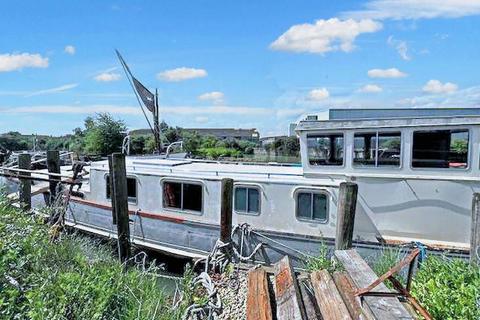 1 bedroom houseboat for sale, Otterham Creek lane, Rainham ME8