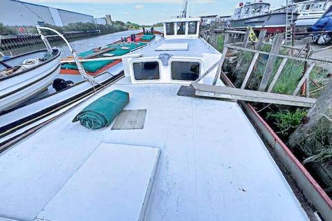 1 bedroom houseboat for sale, Otterham Creek lane, Rainham ME8