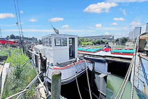 1 bedroom houseboat for sale, Otterham Creek lane, Rainham ME8