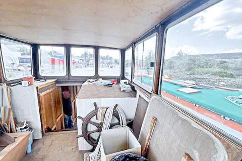 1 bedroom houseboat for sale, Otterham Creek lane, Rainham ME8