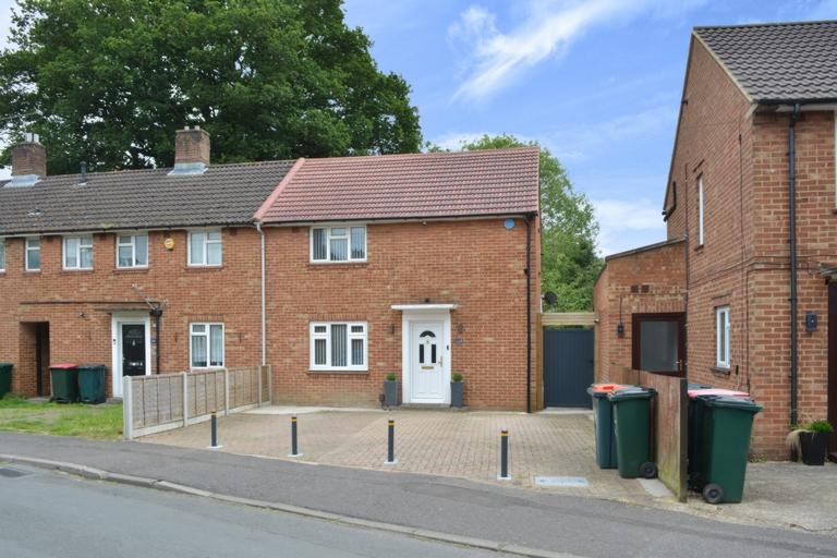 Bramber Close, Northgate, RH10 2 bed house for sale £325,000
