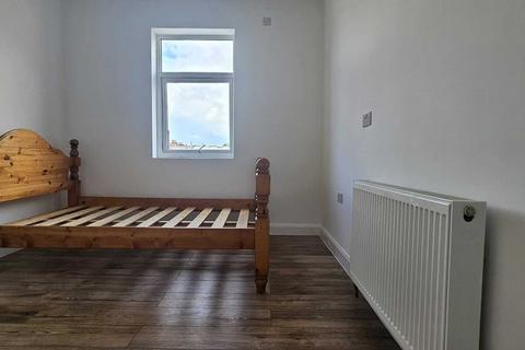 4 bedroom maisonette to rent, London W5
