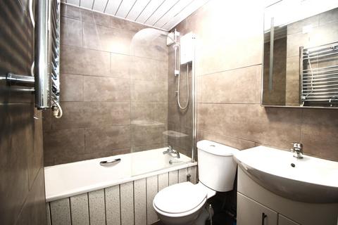 2 bedroom flat for sale, Windsor Drive, High Wycombe, HP13