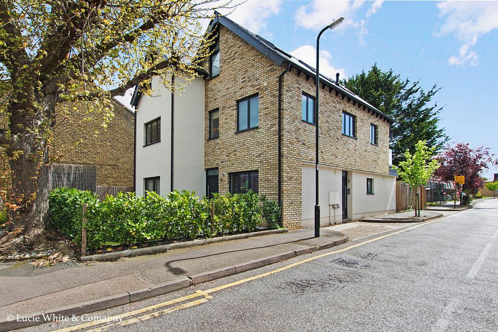Hanover Road, London SW19 1 bed duplex - £400,000