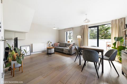 Flat 2, 1 Hanover Road, London, SW19 1EB
