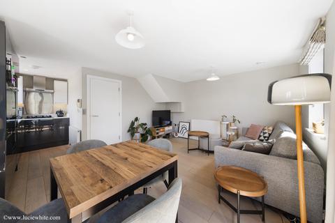 Flat 2, 1 Hanover Road, London, SW19 1EB