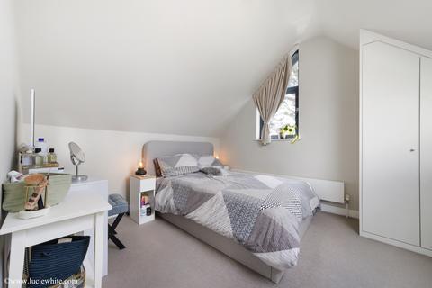 Flat 2, 1 Hanover Road, London, SW19 1EB