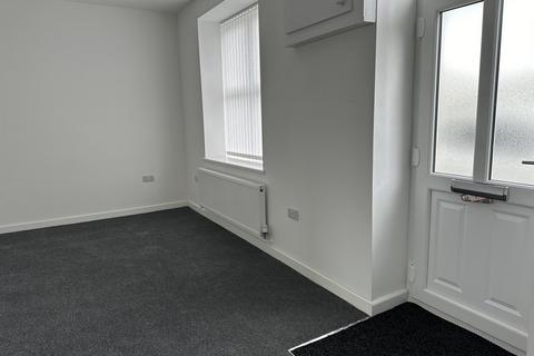 3 bedroom detached house to rent, New Road, Ystradowen, Swansea.