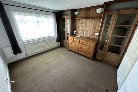 2 bedroom flat to rent, Badminton Close, Northolt UB5
