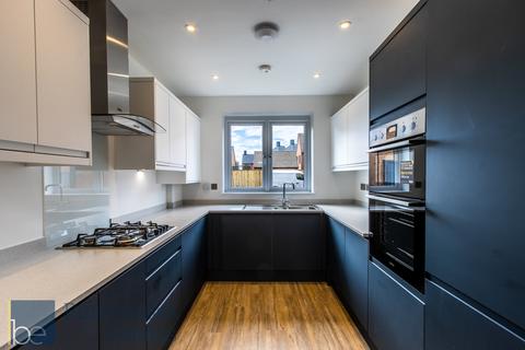 3 bedroom end of terrace house to rent, Green Avenue, Newark