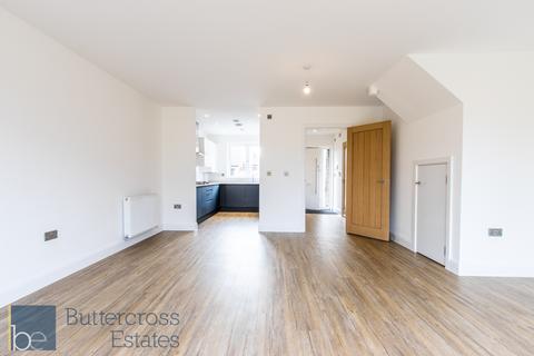 3 bedroom end of terrace house to rent, Green Avenue, Newark
