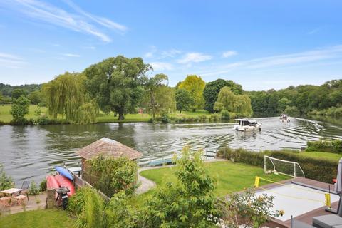 6 bedroom detached house for sale, Hythe End Road, Wraysbury TW19