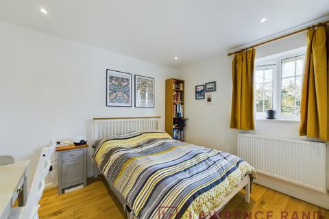 7c Cedar Avenue, Ruislip, HA4 6UJ