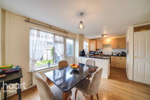 77 Calamint Road, Witham, CM8 2XT